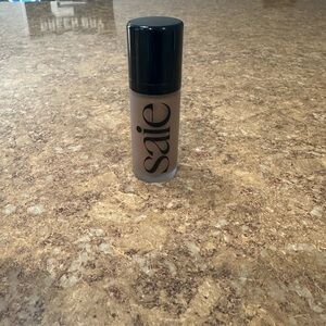 Saie Tan Foundation Radiant Finish Color: Salt